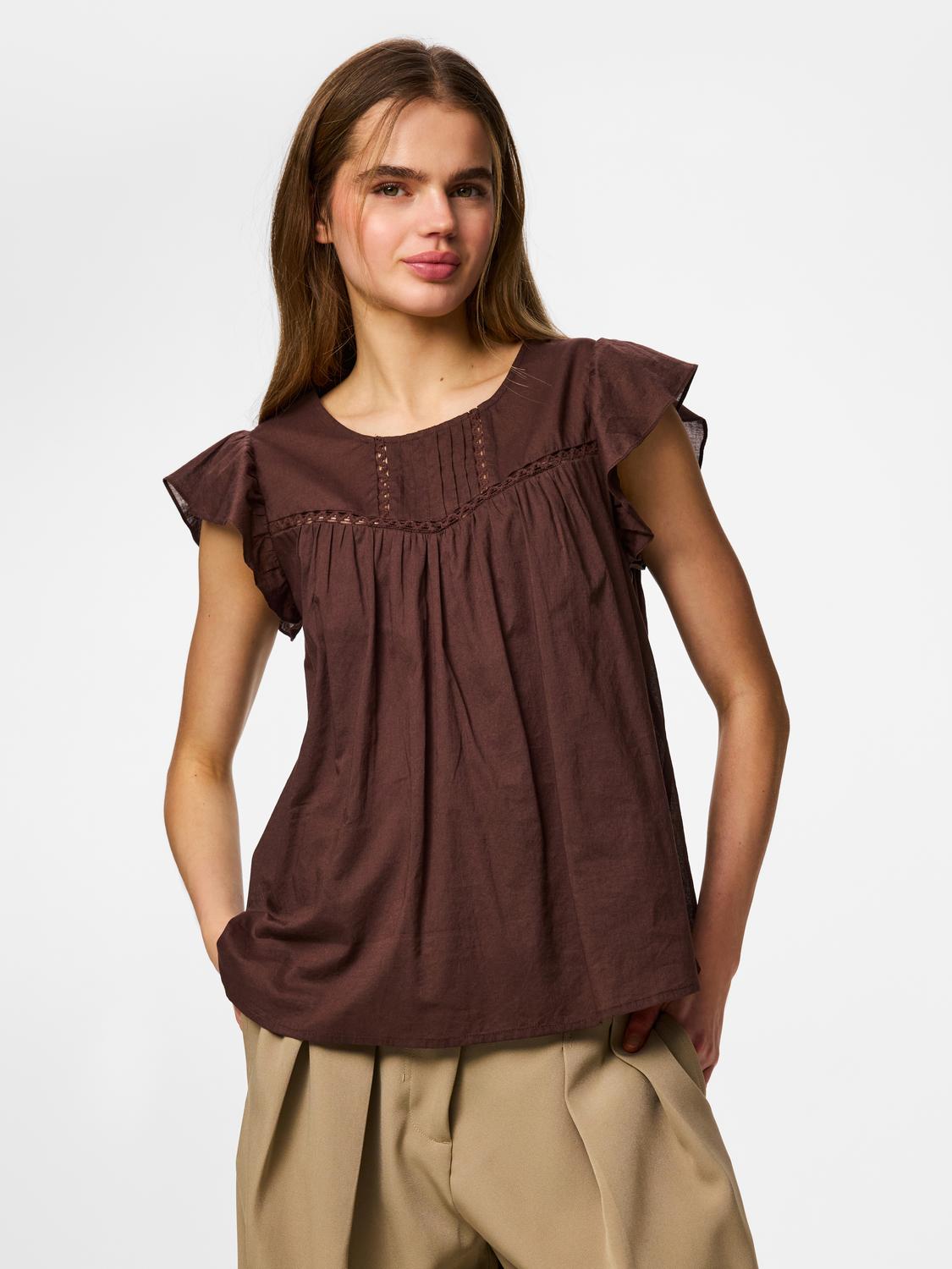 model_shot-front